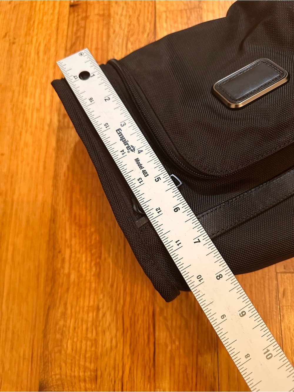 Tumi hanging travel kit with hook for hanging. - Picture 10 of 11